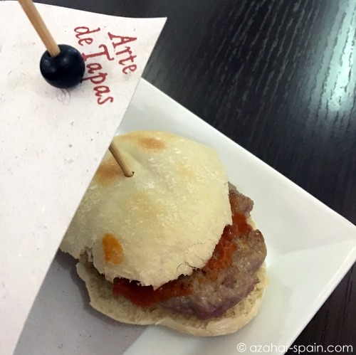 arte-tapas-salchichon-burger